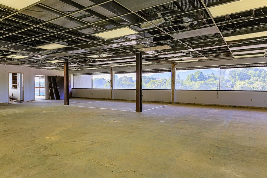 More Photos Of 1616 W Market St, Johnson City Medical For Lease