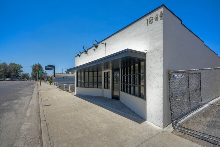 More Photos Of 1045 Main St, Ramona Freestanding For Lease