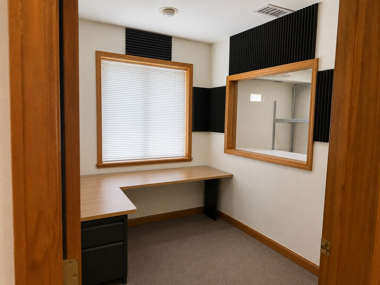 More Photos Of 125 Camino de la Merced, Taos Office For Lease