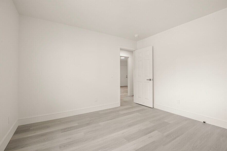 More Photos Of 91 5th Ave, Redwood City Showroom For Sale