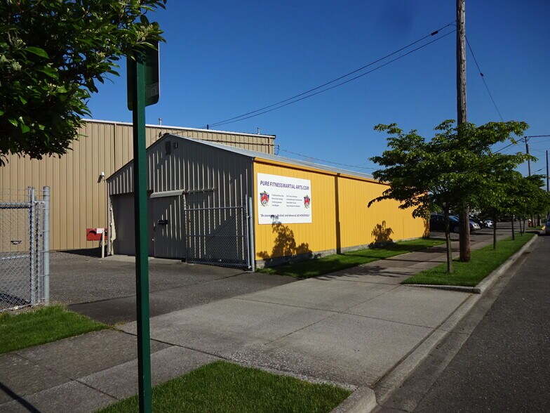 More Photos Of 1815 Ellis St, Bellingham Service For Lease