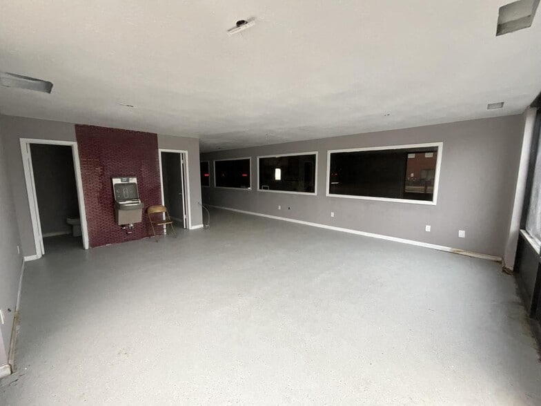 More Photos Of 2441 N Main St, East Point Service For Sale