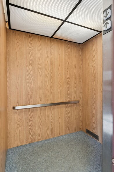 More Photos Of 61 Depot St, White River Junction Office For Sale