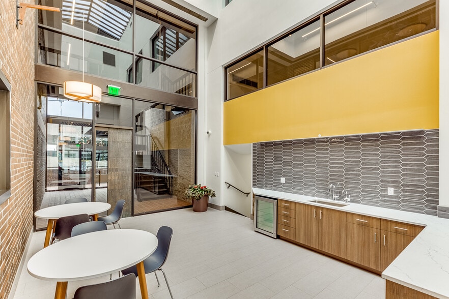 More Photos Of 2822 Colby Ave, Everett Office For Lease