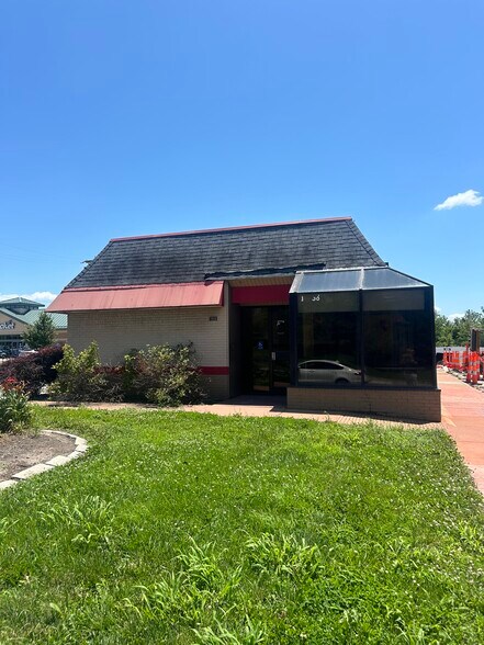 More Photos Of 11938 Dorsett Rd, Maryland Heights Fast Food For Lease