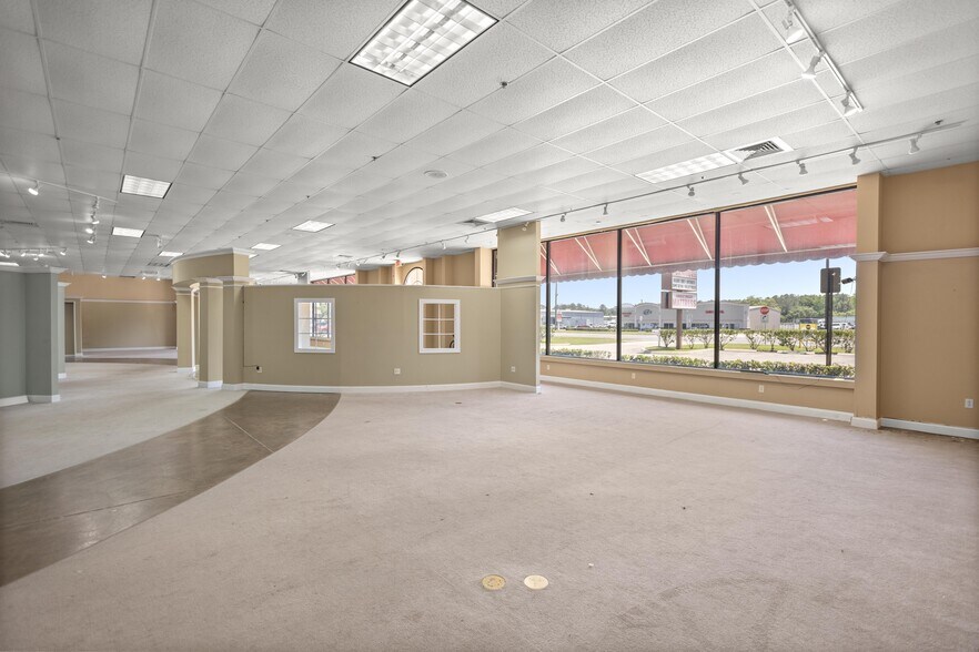 More Photos Of 1211 SW 17th St, Ocala Freestanding For Lease
