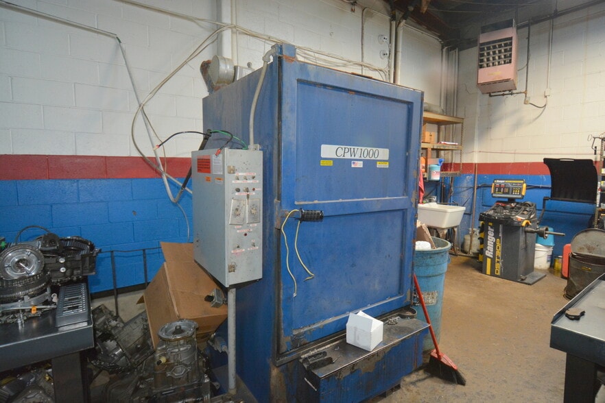 More Photos Of 2212 Wilmington Pike, Dayton Auto Repair For Sale