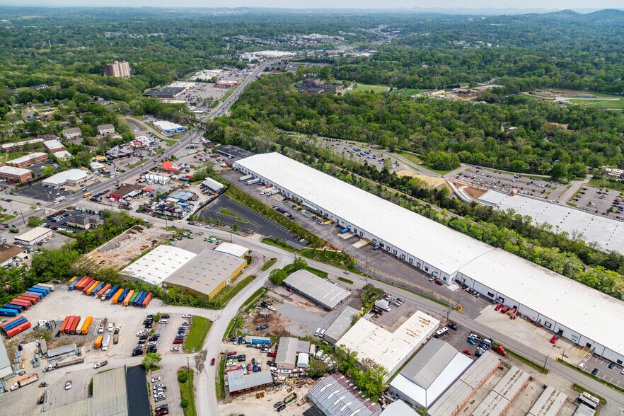 More Photos Of 421 McNally Dr, Nashville Warehouse For Lease