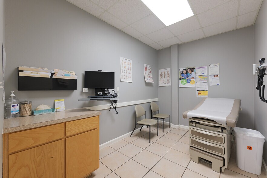 More Photos Of 305 Expressway 83, Mission Medical For Sale