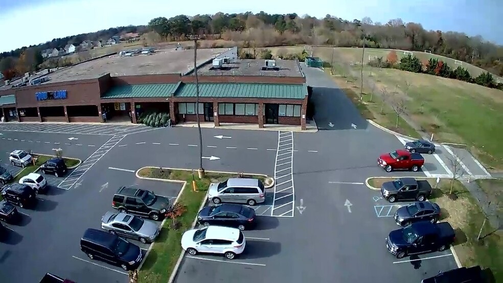 More Photos Of 838-840 S 5th Ave, Denton Supermarket For Lease