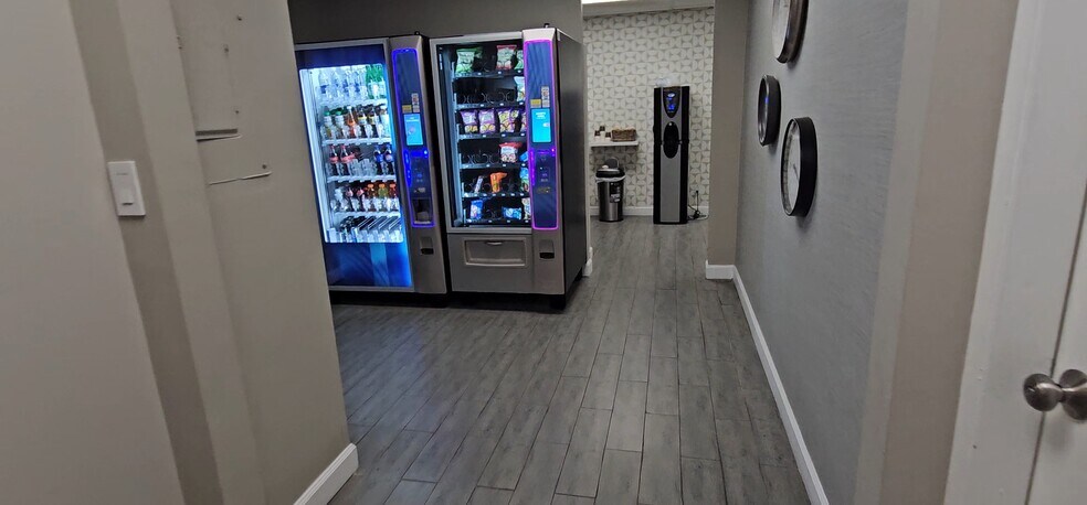 More Photos Of 501 Golden Isles Dr, Hallandale Beach Office For Lease