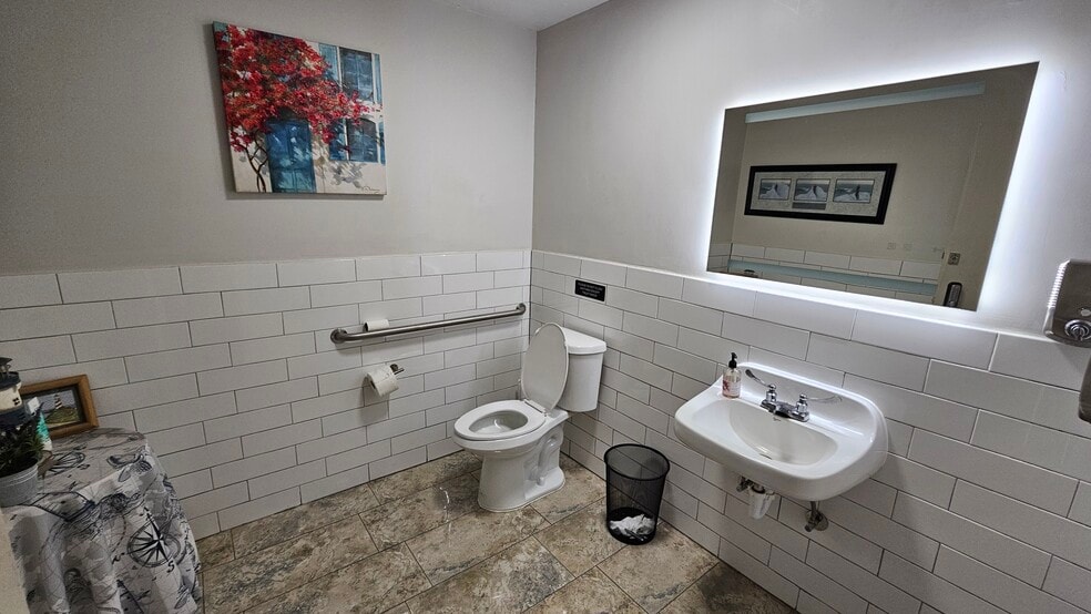 More Photos Of 1029-1045 N El Dorado St, Stockton Office For Lease