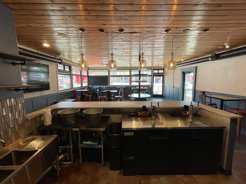 More Photos Of 121 W Midland Ave, Woodland Park Restaurant For Lease