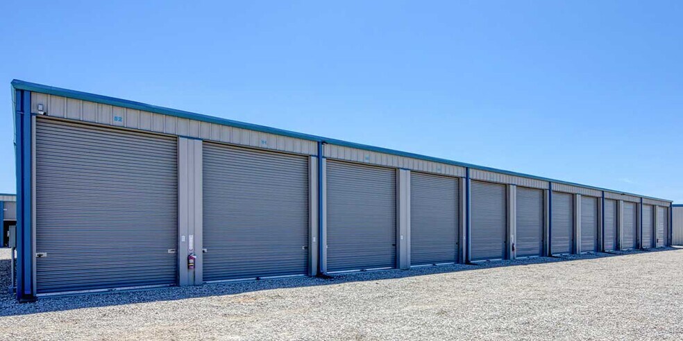 More Photos Of 17717 County Road 127, Pearland Self Storage For Lease