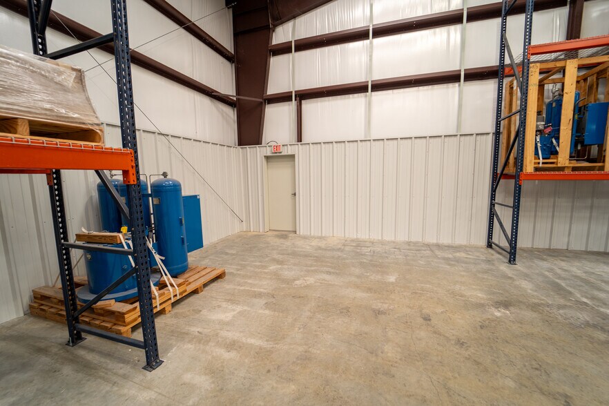 More Photos Of 236 Industrial Park Dr, Victoria Warehouse For Lease