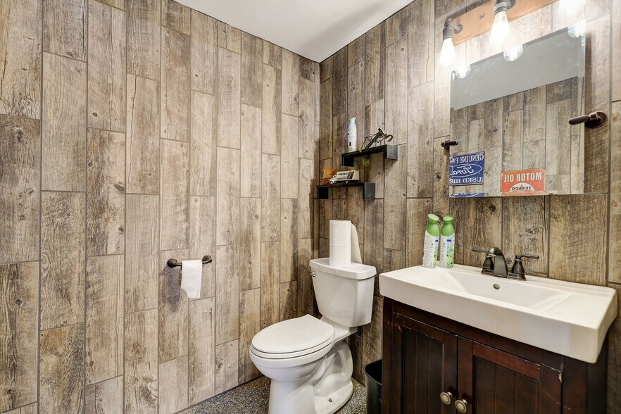 More Photos Of 201 Grell Ln, Johnson Creek Manufacturing For Sale