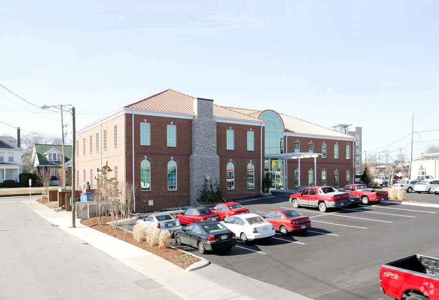 More Photos Of 2001 Charlotte Ave, Nashville Medical For Lease