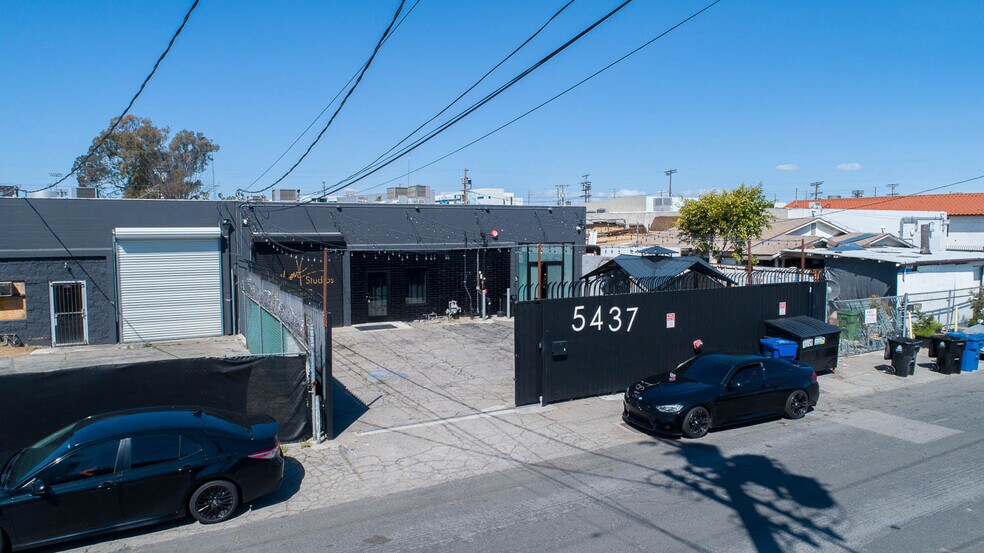 More Photos Of 5437 Satsuma Ave, North Hollywood Warehouse For Lease
