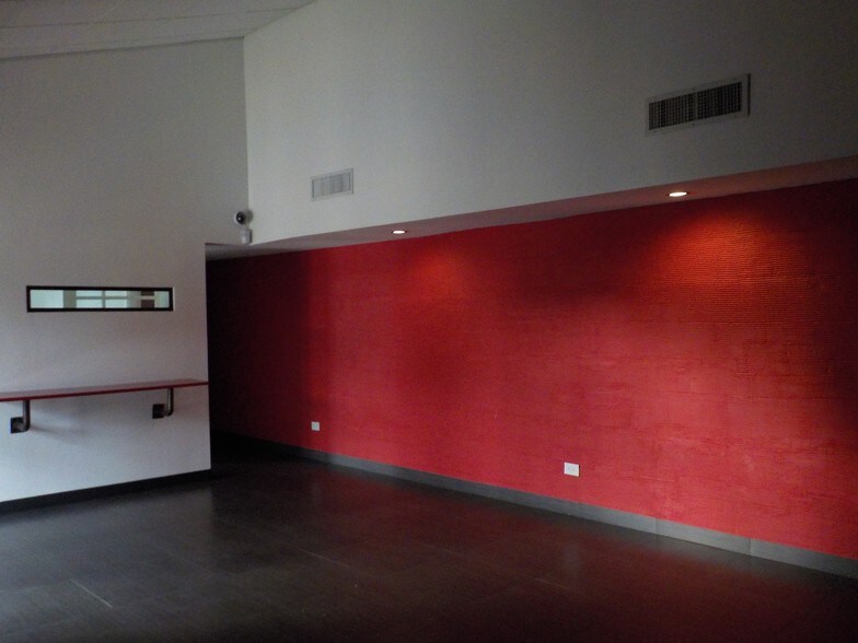 More Photos Of 3700 N 10th St, McAllen Office For Lease