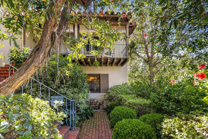 More Photos Of 367 N Orange Dr, Los Angeles Apartments For Sale