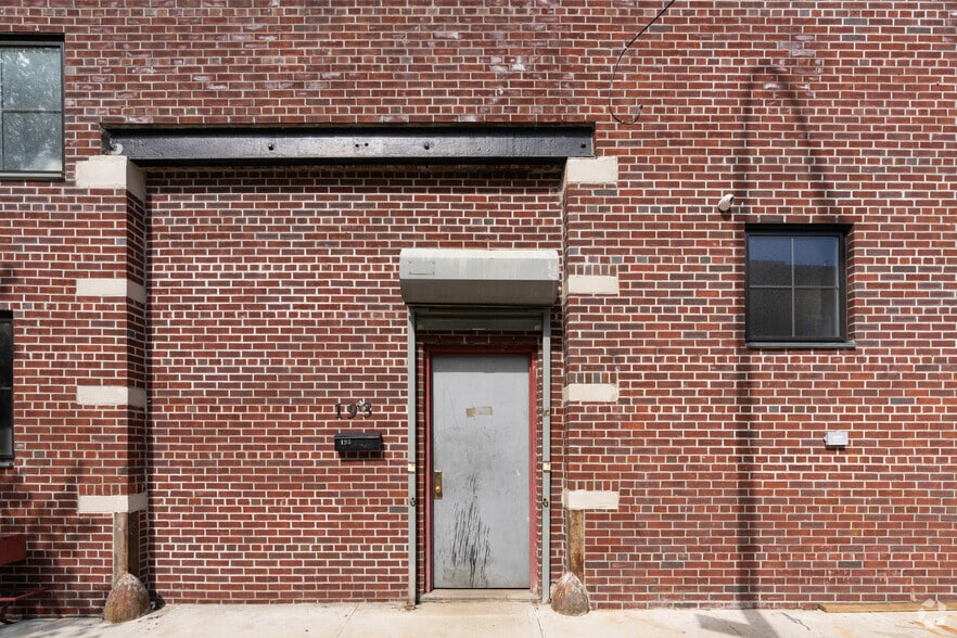 More Photos Of 201 7th St, Brooklyn Distribution For Lease