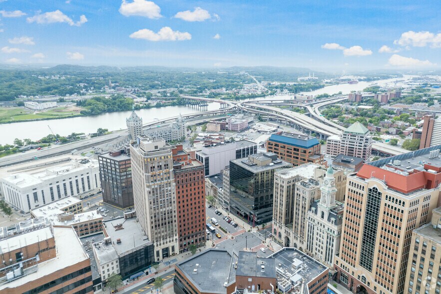 More Photos Of 17-21 N Pearl St, Albany Office For Sale