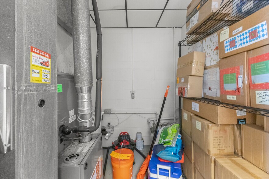 More Photos Of 30948-30960 Ford Rd, Garden City Storefront For Lease