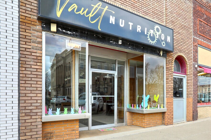 More Photos Of 104 N Wilson Ave, Jefferson Storefront For Sale