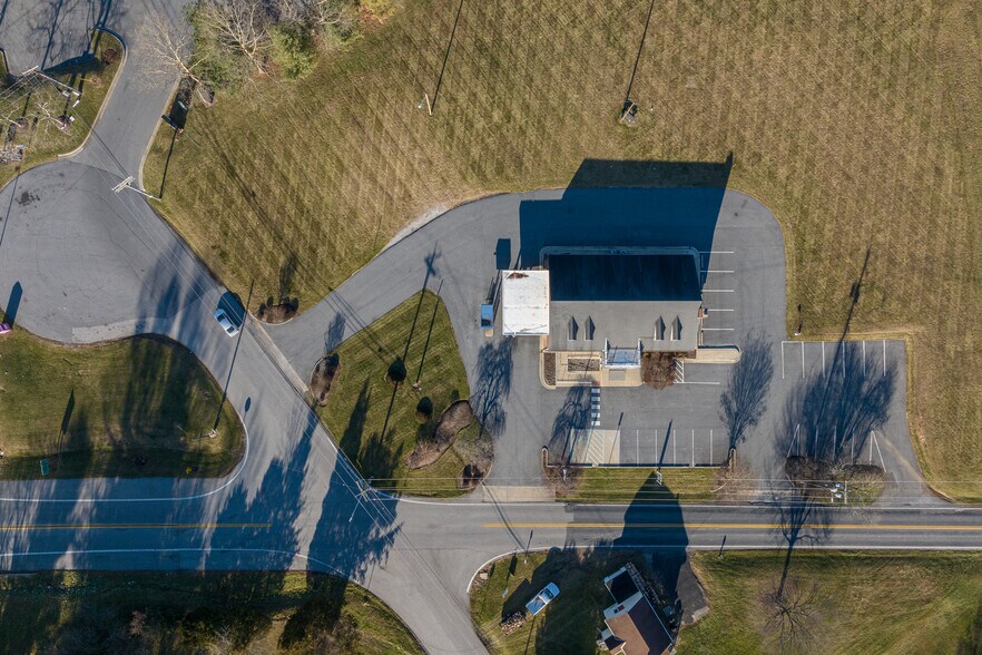 More Photos Of 15920 Old Frederick Rd, Woodbine Bank For Lease