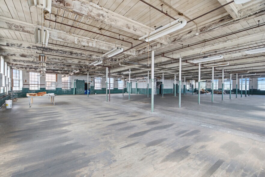 More Photos Of 59 Foundry St, Central Falls Manufacturing For Sale