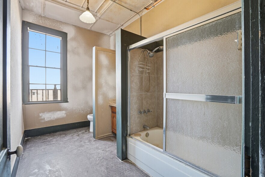 More Photos Of 419 E Henderson St, Cleburne Apartments For Sale