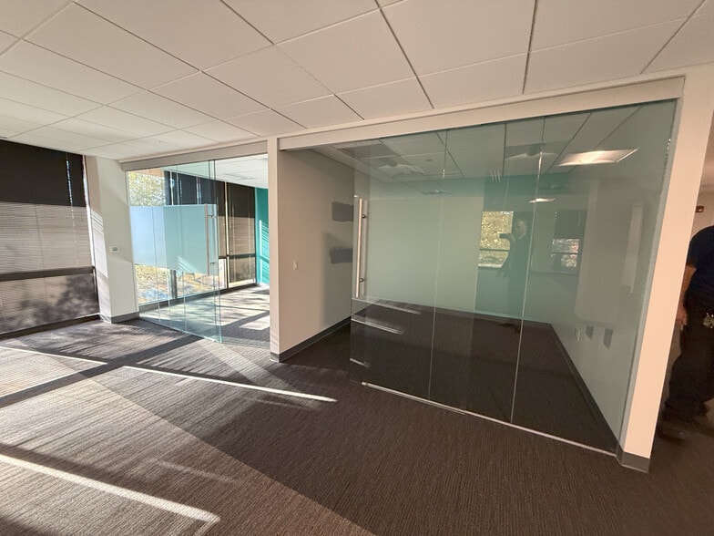 More Photos Of 730 Holiday Dr, Pittsburgh Office For Lease