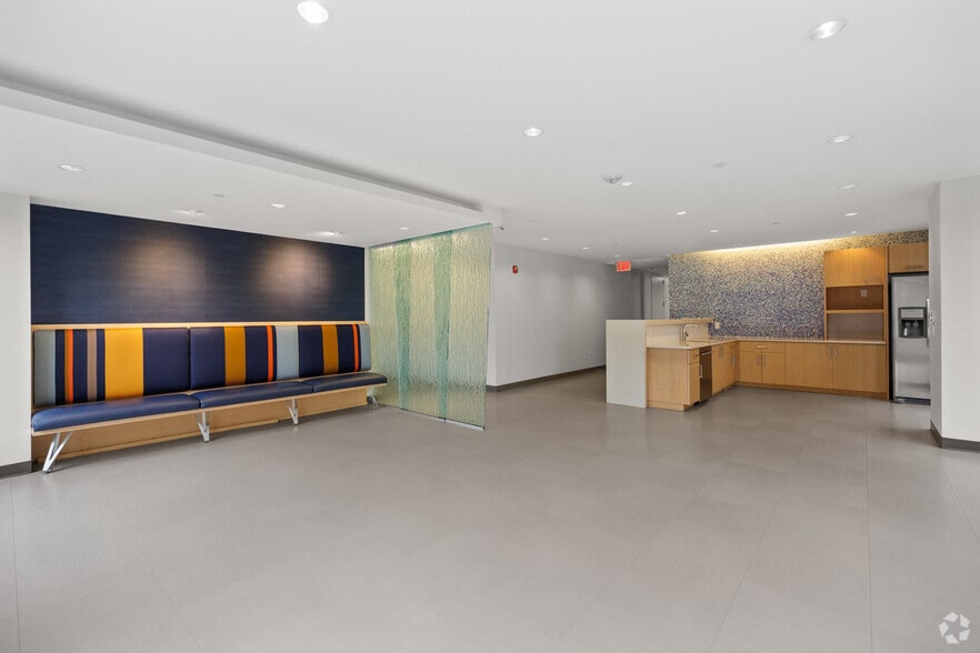 More Photos Of 2001 L St NW, Washington Office For Lease