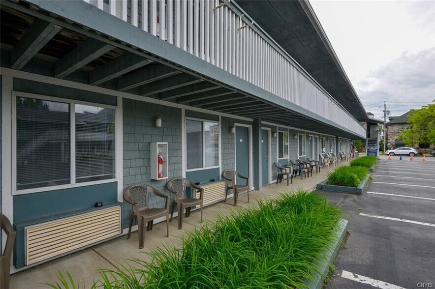 More Photos Of 6 Market St, Alexandria Bay Hotel For Sale