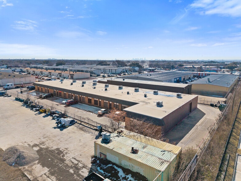 More Photos Of 11005 Indian Trl, Dallas Unknown For Lease