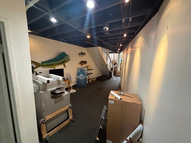 More Photos Of 11130-11150 Business Cir, Cerritos Warehouse For Lease