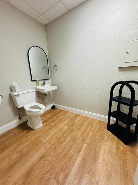 More Photos Of 1500 4th St N, Saint Petersburg Medical For Lease