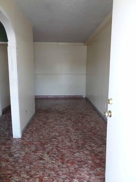 More Photos Of 12601-12615 San Fernando Rd, Sylmar Unknown For Lease