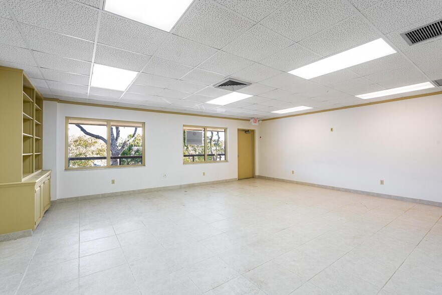 More Photos Of 7480 Fairway Dr, Miami Lakes Medical For Lease