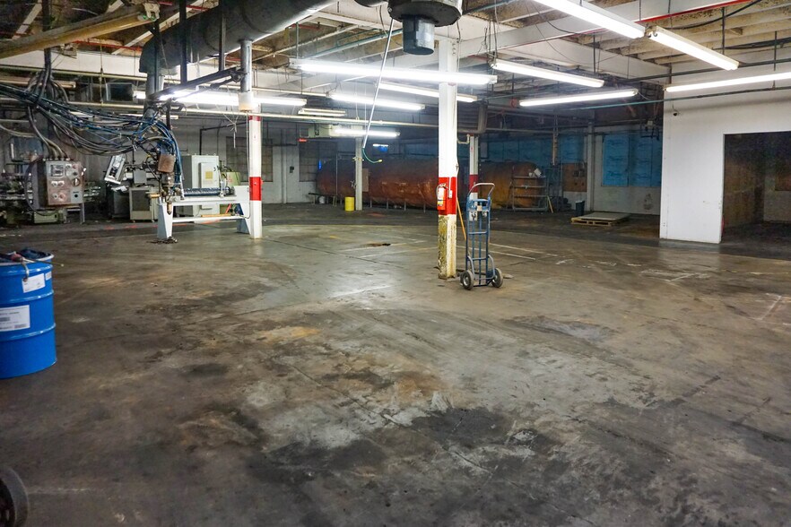 More Photos Of 714 S Franklin St, Cuba Industrial For Sale