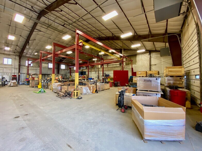 More Photos Of 5066 Owan Industrial Park Dr, Williston Warehouse For Lease