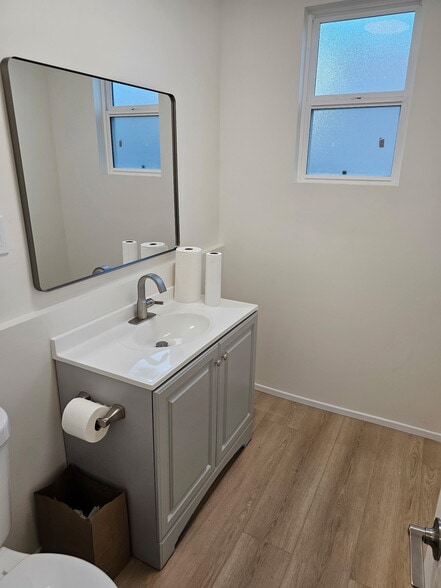 More Photos Of 1129 E Broadway, Glendale Freestanding For Lease