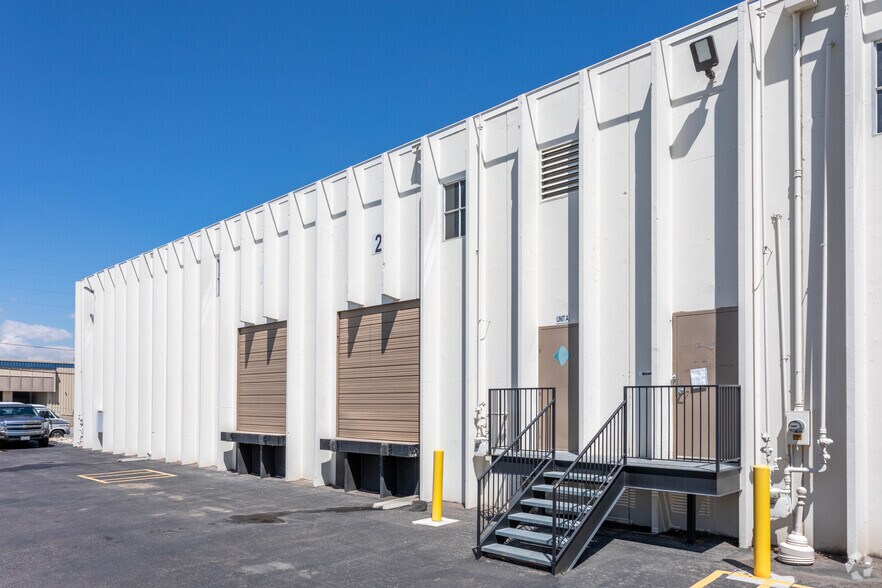 More Photos Of 6100 E 44th Ave, Denver Warehouse For Lease