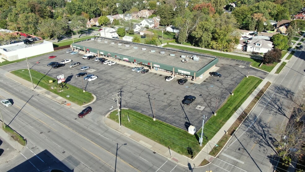More Photos Of 14919-15013 E Nine Mile Rd, Eastpointe Unknown For Lease