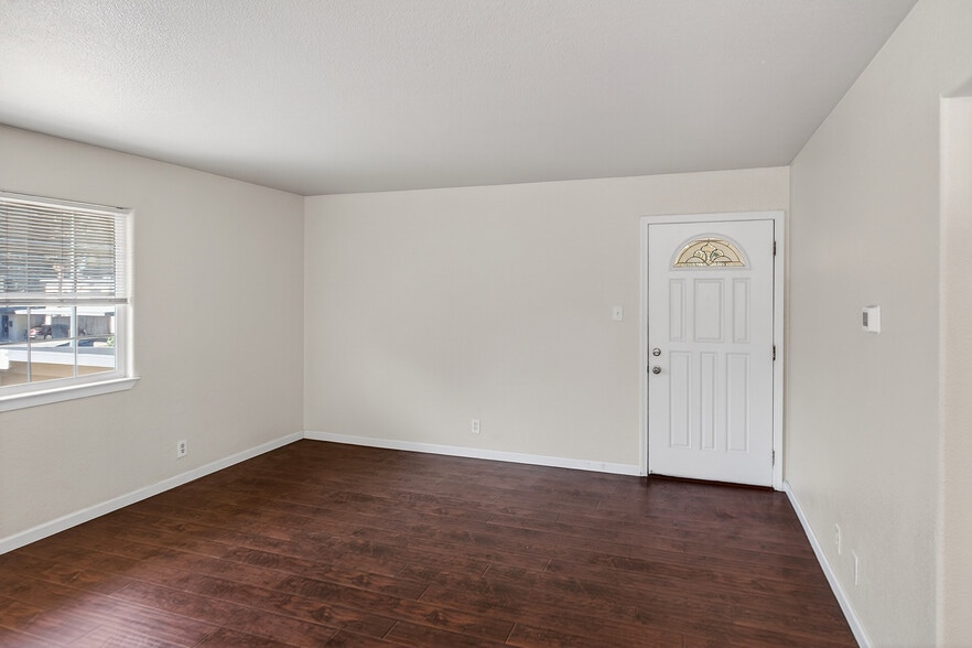 More Photos Of 928-930 Ravenscourt Ave, Campbell Apartments For Sale