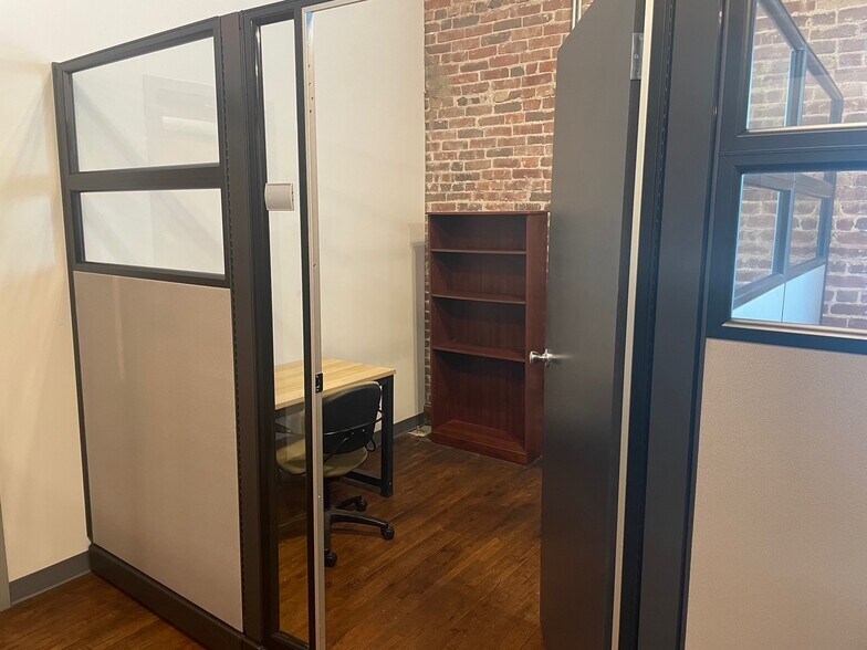 More Photos Of 3989 Broadway, Grove City Coworking Space