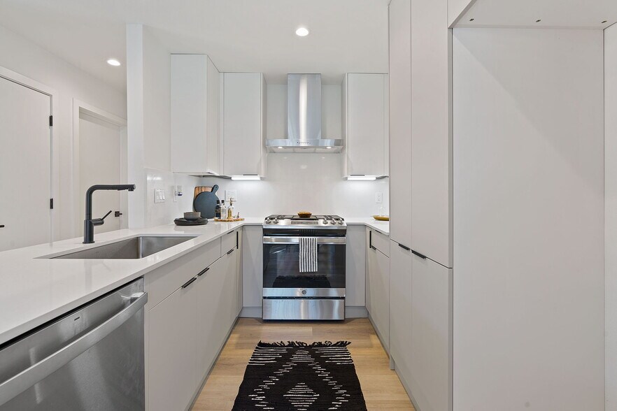 More Photos Of 1901 Albury Cv, Austin Specialty For Sale