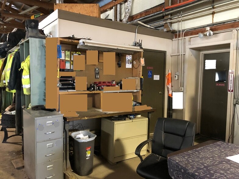 More Photos Of 825 E North St, Elburn Warehouse For Lease