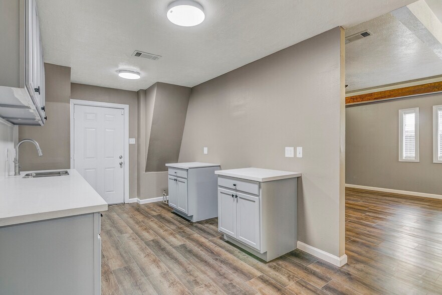 More Photos Of 3350 Mcfaddin Ave, Beaumont Apartments For Lease