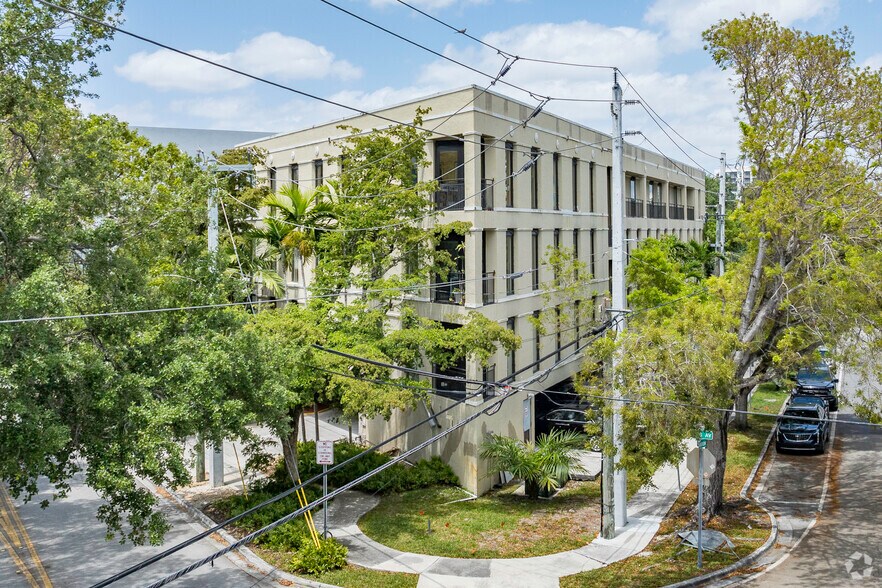 Primary Photo Of 3006 Aviation Ave, Coconut Grove Office For Sale